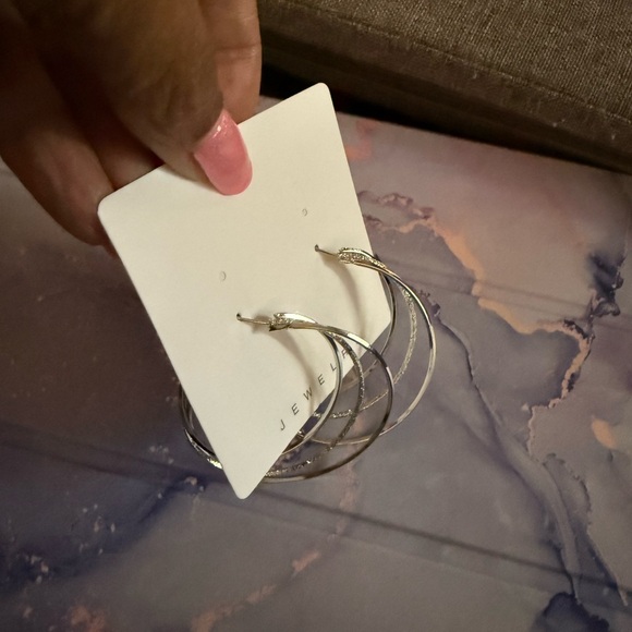 Elegant Silver Hoop‎ Earrings - Picture 6 of 7